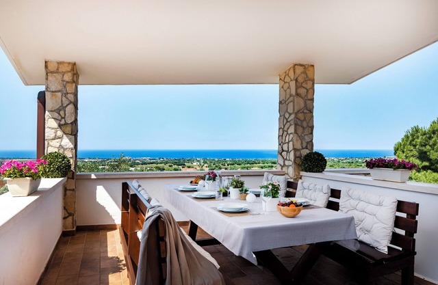 Sea view villa, 3 km from sea and town, private pool, playground