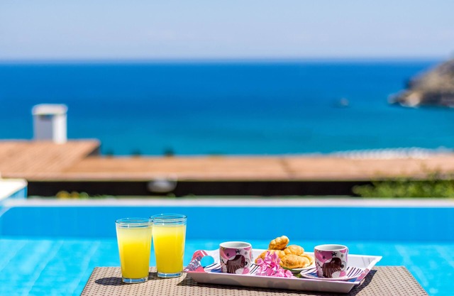 Sea View Villa, Short Walk To The Beach, Restaurants, Bars And 3km From Lindos!