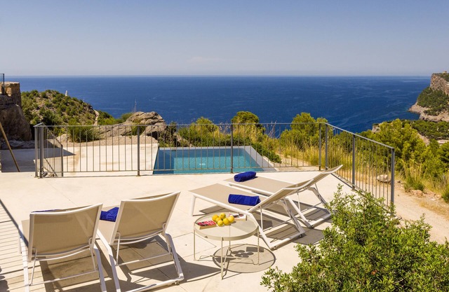 Sea view Villa with pool 360 degree view of the entire port of Soller,open sea
