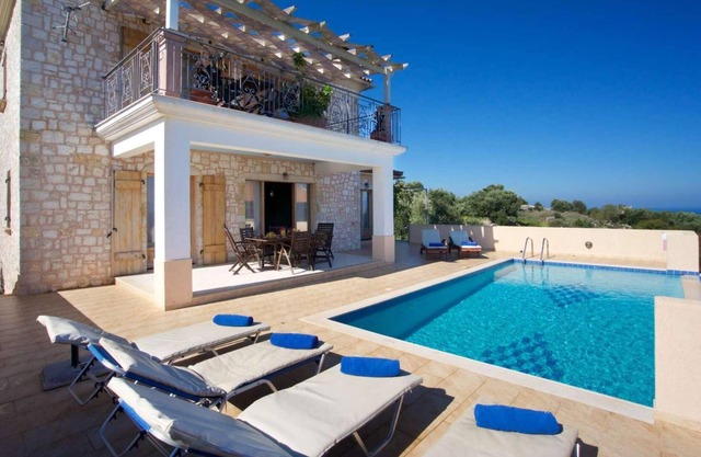 Sea view villa w/ swimming pool & BBQ