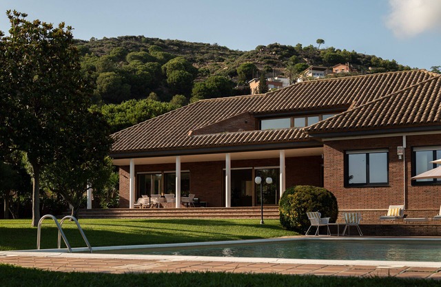 Sea View Villa with Spa, Cinema , BBQ