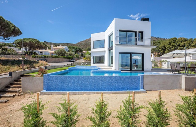 Sea views in "Cap de Creus". Free WIFI. Ideal Families. LUMEN HOUSE.