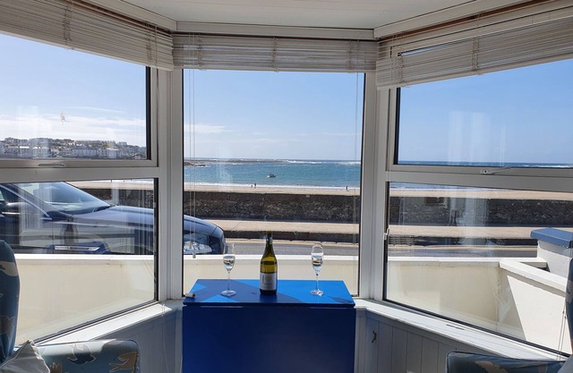 Sea Warrior - a bungalow that sleeps 6 guests in 3 bedrooms