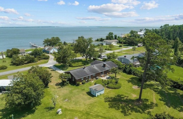Seabbatical with Water Views, Close to Downtown