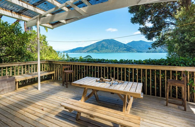 Seabreeze Stay - Kenepuru Sound Holiday Home