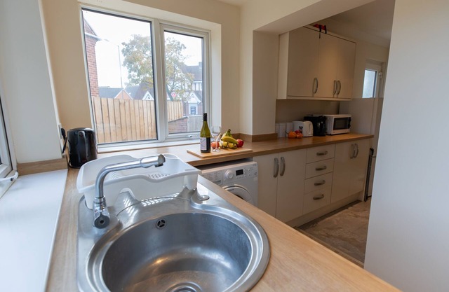 Seabright stays- Free WiFi, Free Parking, 5 mins to Golf Club, Family & Contract