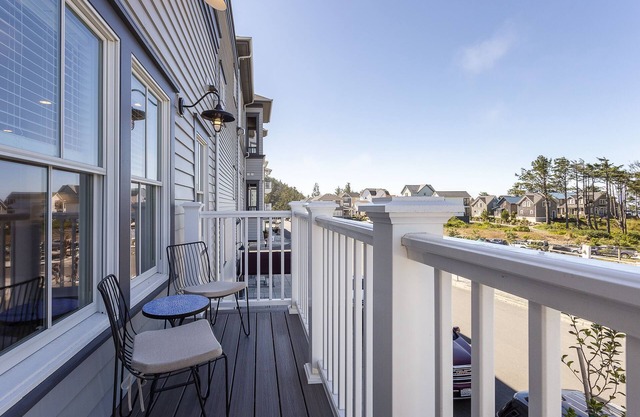 Seabrook's At Last, a loft in Town Center!