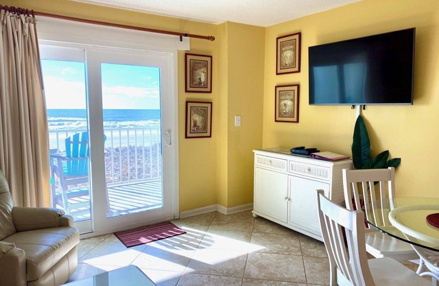 Seacrest 204-Gulf Front-Sun, Surf & Fun - Great View of the Emerald Coast!