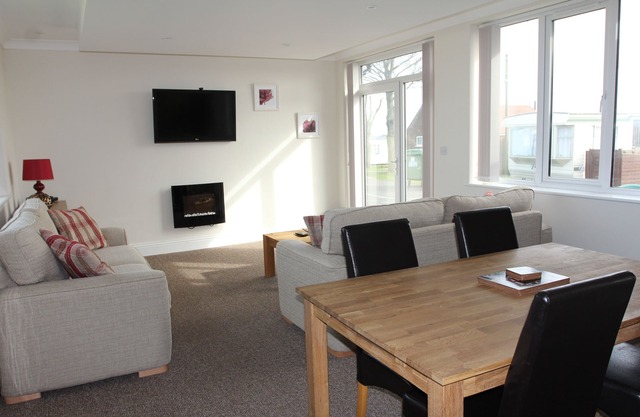 Seadale Lodge- Holiday rental that sleeps 4-6 people with superb view of Filey