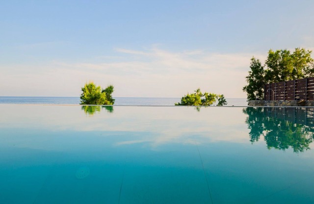 Seafront 4-bedroom Villa Grand Blue in Mavros Kolimpos with lovely sea views!