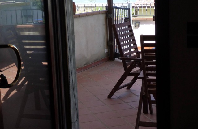 Seafront apartment on the first floor, with large terrace, in a renovated house