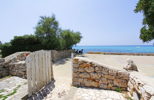 Seafront villa in Felloniche