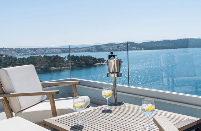 Seafront Luxury Apartments Fun