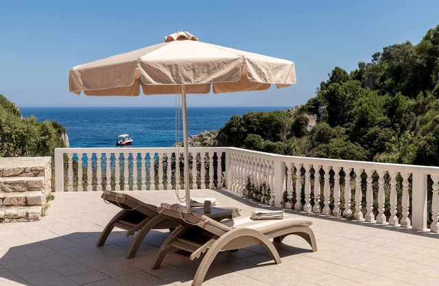 Seafront Studio Apartment - Mikro Nisi
