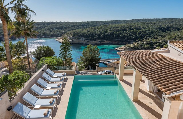 Seafront Villa Cala Turquesa