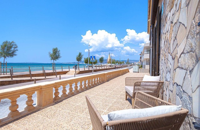 Seafront villa first line in Palma (Molinar)