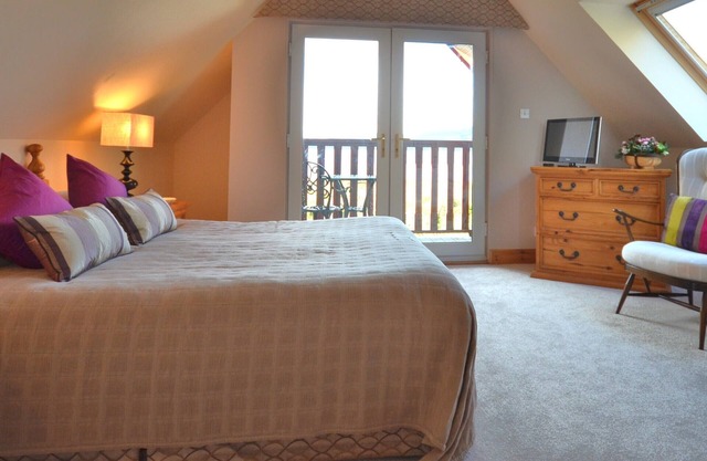 Seafront villa overlooking Lamlash Bay WWW.ARRANHOLIDAYRENTALS.CO.UK