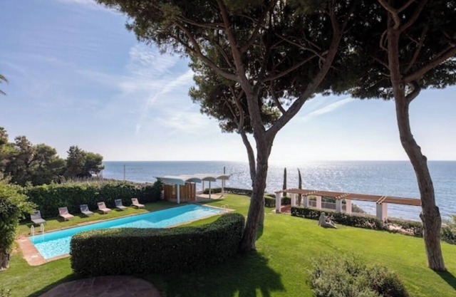 Seafront villa with private beach access