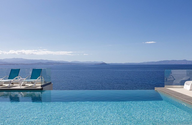 Seafront Villa With Sublime Views, Full Privacy, Infinity Pool & hot Tub!