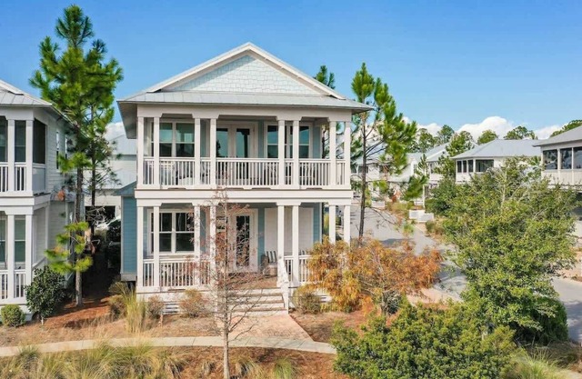 Seaglass Villa: Bikes, Golf Cart & Beach Access!