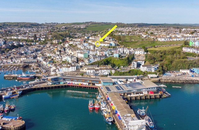 Seagulls view is a modern 3 bedroom house sleeping up to 5 guests.