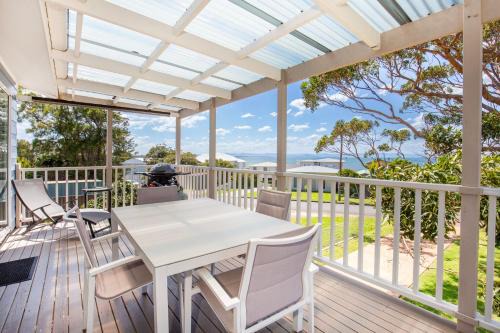 Seahaven - Pet Friendly with Ocean Views- 2 Mins to Beach