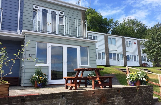 'Seahorse' - a Holiday Home with Balcony, Patio and Sea View