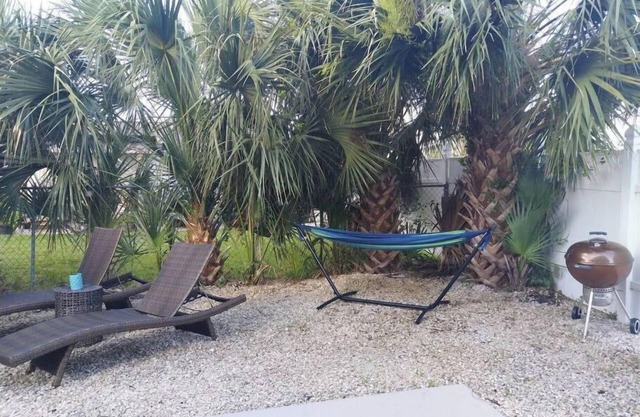 Searenity -4BR/3.5 Bth house -private beach access