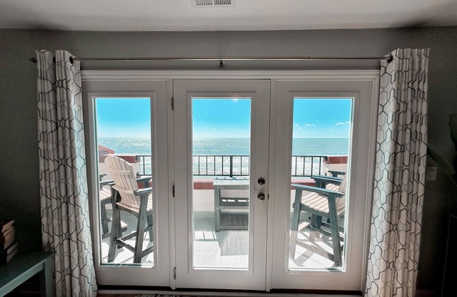 "Seas The Day" 2 bed/2 bath condo/Villa Capriani