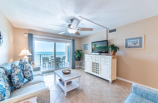 Seas The Day Regency Towers 1122-Beachfront-Renovated! Fantastic Views!