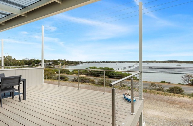 Seascape - Wonderful northern views, Clean, Modernised and Beautifully Decorated