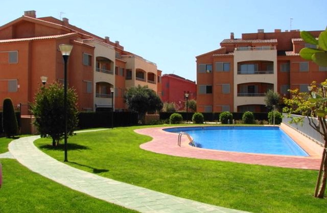 Seaside Apartment with Pool, Garden & Partial Sea View