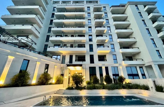 Seaside apartment in Becici -just steps from the beach! Swimming pool inc