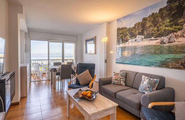 Seaside Apartment near Riells Beach