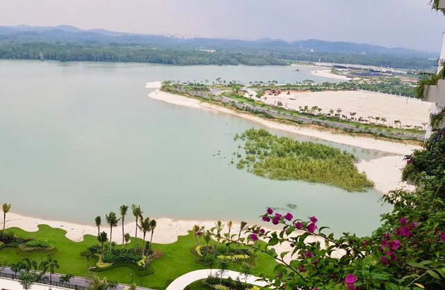 Seaside Bayview at Forest City, Johor