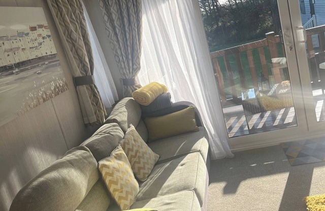Seaside Escape - Cayton Bay Cabin