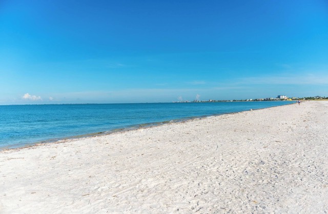 Seaside Escape! 2 Cozy Units w/Pool & Beach Access!