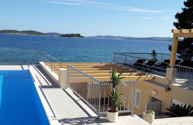 Seaside family friendly house with a swimming pool Orebić, Pelješac (K-23009)