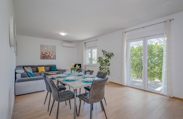 Seaside holiday house Kaštel Štafilić, Kaštela (K-22438)