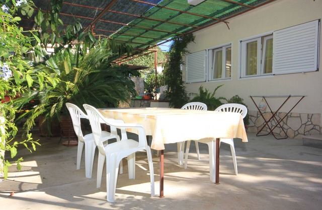 Seaside holiday house Cove Rogačić, Vis (K-8886)