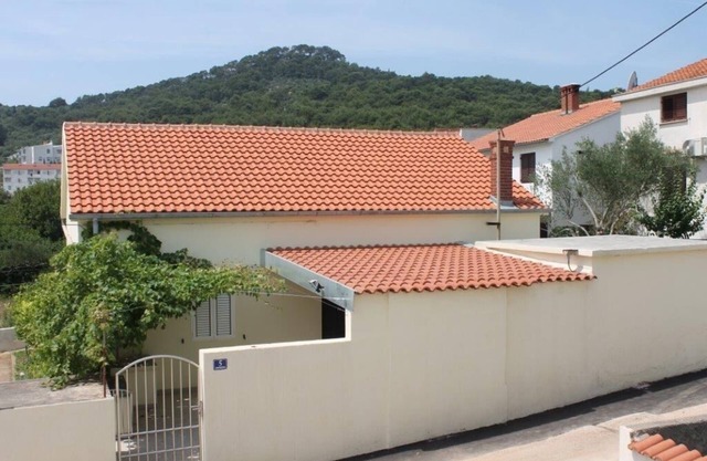 Seaside holiday house Preko, Ugljan (K-12078)