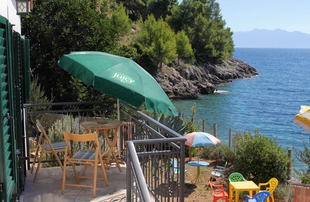 Seaside house for families with children Cove Tvrdni Dolac, Hvar (K-2057)