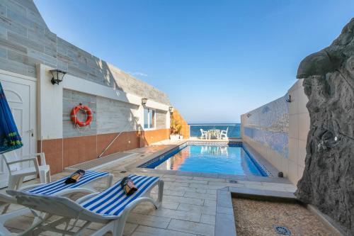 Seaside House With Heated Pool