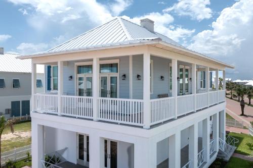 Seaside Rendezvous - Private home across from community park home