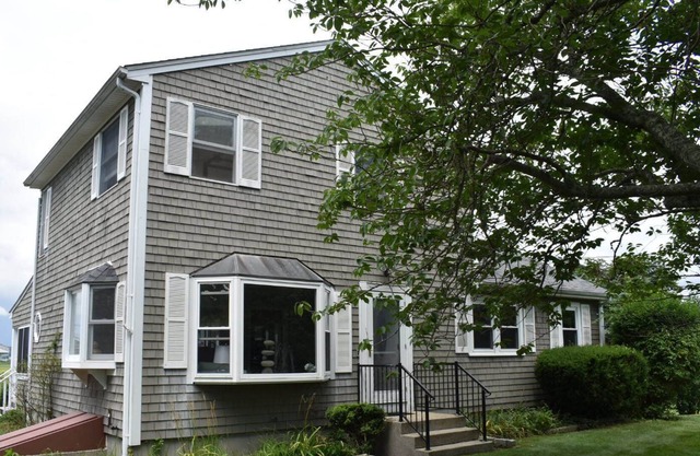 Seaside Roost by Sakonnet Farm & Stays