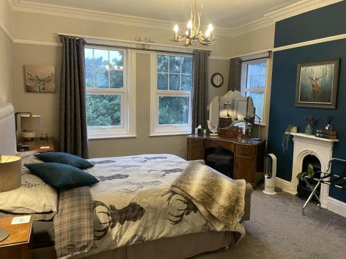 Seaside-Scarborough-WiFi-Parking-PetsOK-Sleeps-7 8