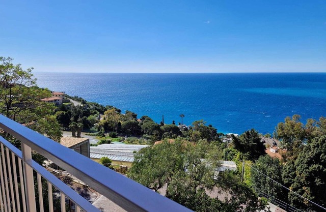 Seaside Terrace in Ospedaletti: Relaxation, Comfort, and Picture-Perfect Sunsets