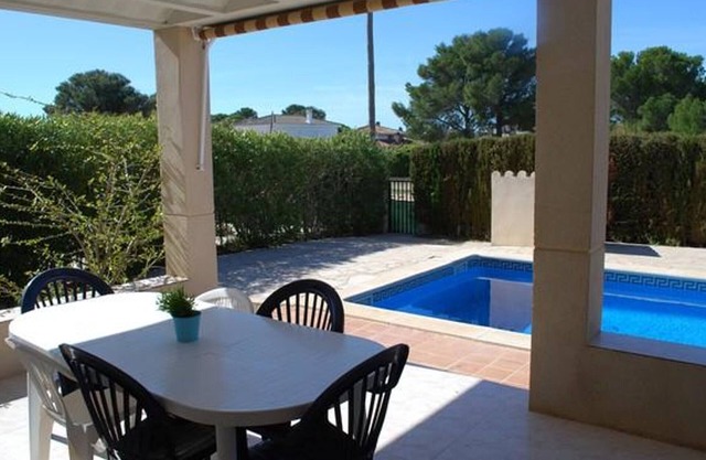 Seaside Villa in Costa Dorada: Private Pool, BBQ, Near Beach, Perfect for Families