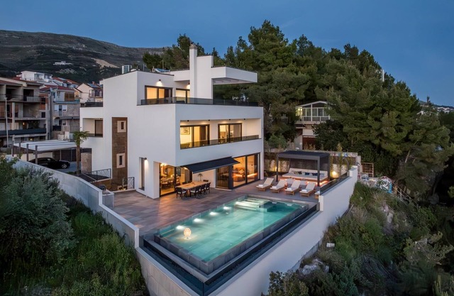 Seaside Villa Leonis at the Split entrance with stunning Island views