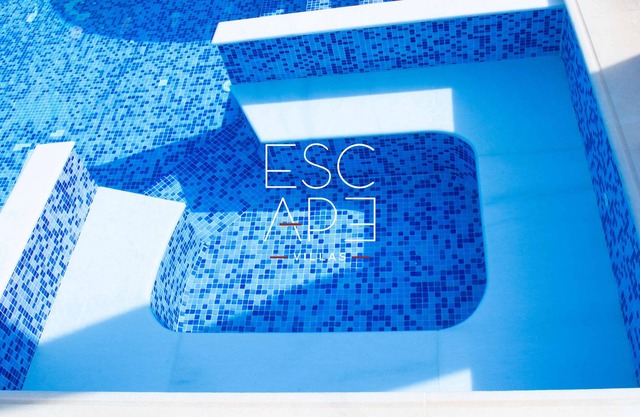Seaside villa, pool, garden, walking distance to the beach